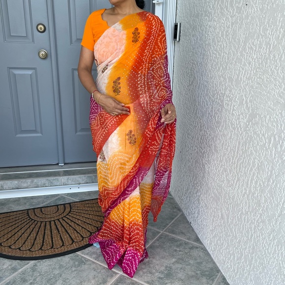 Bandhani saree with blouse - Picture 5 of 6